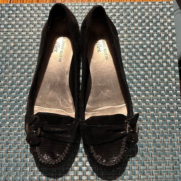 ANNE KLEIN Black Patent Leather Loafer Shoe Sz 9M - Picture 1 of 7